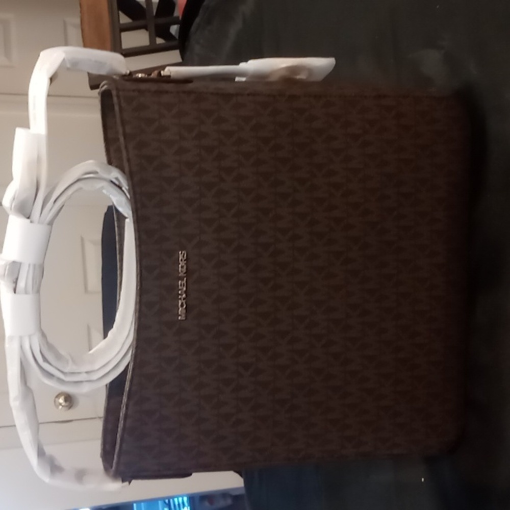 Michael Kors Jet Set Travel Large Logo Brown  Messenger Bag NWT GREAT PRICE!!!!! - Picture 10 of 10
